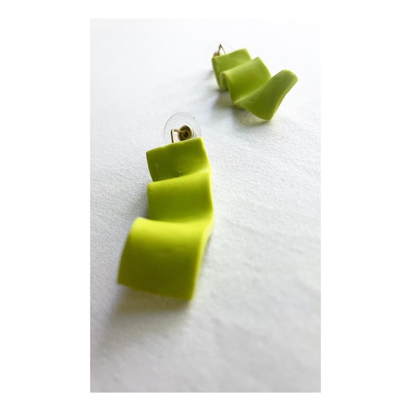 HANDMADE | SQUIGGLE EARRINGS - Picture 4 of 7